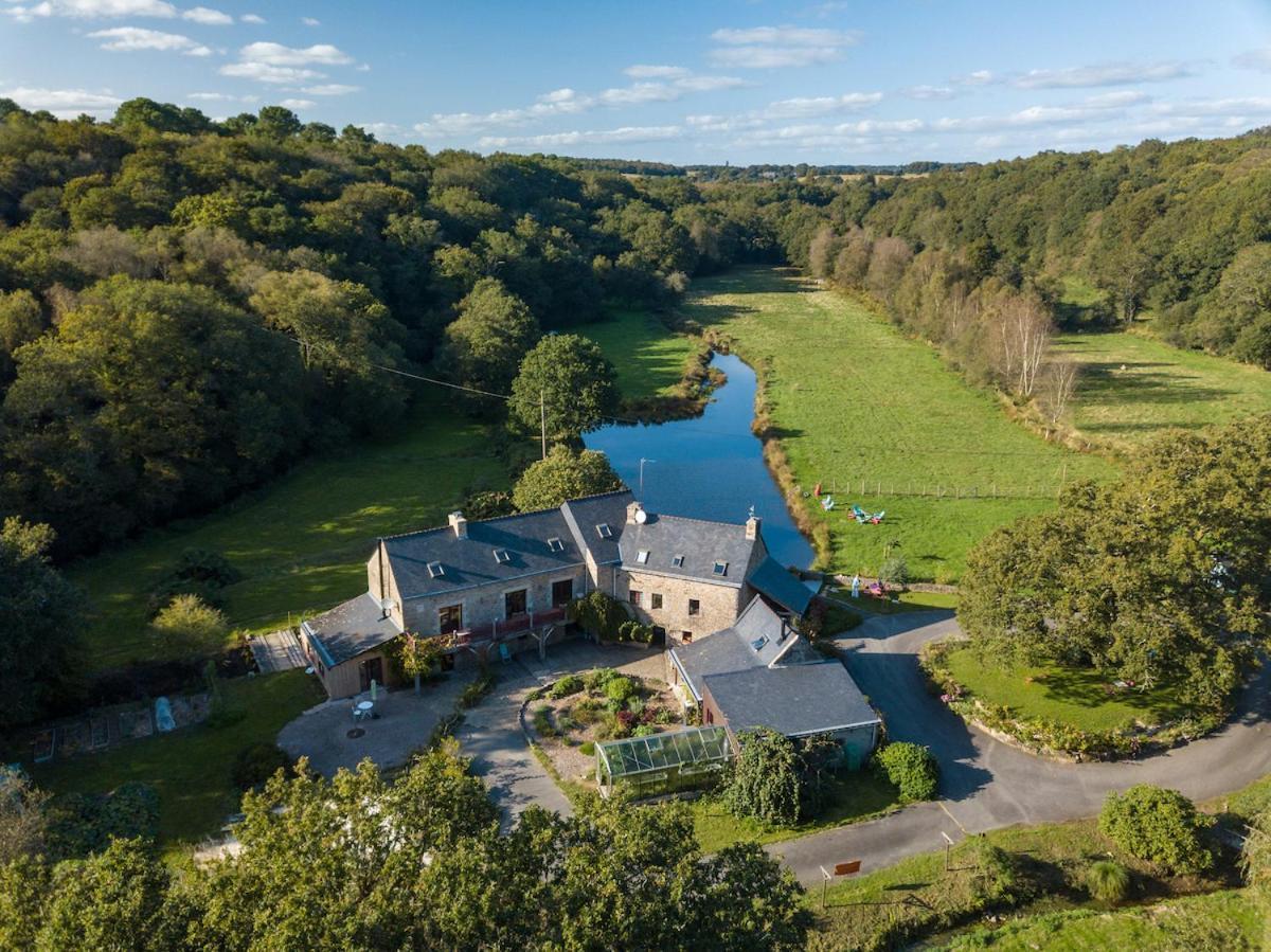 Le Moulin Des Hirondelles Bed and Breakfast Pluvigner Eksteriør billede